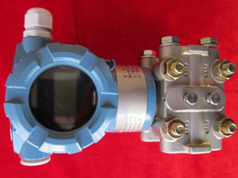 差壓(ya)變送器(qi)